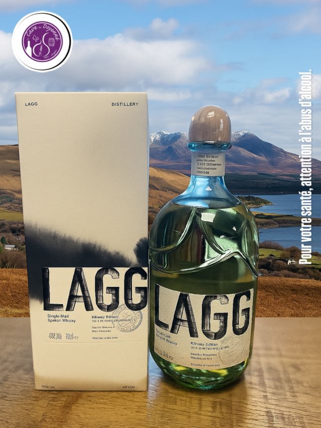2 autres idées aujourd’hui pour la fête des papa demain 😎🤩 #fatherlove❤️ #fêtedespères 
D’un coté, un whisky @laggwhisky de l’île d’Arran d’un équilibre subtile sur la fumée accompagnée de quelques notes fruitées 🍋‍🟩 et de l’autre, un rhum @foursquare_rum_distillery #doorlys XO de la Barbade, une attaque gourmande, suivi de belles petites notes épicées pour la fraîcheur et la belle longueur en bouche 🍹
#rhum #whisky #ideescadeaux #whiskylover #rhumvieux #fumé #gourmandise 
#caviste #angers #cavedudoyenne #depuis1991 
#labusdalcoolestdangereuxpourlasanteàconsommeravecmodération